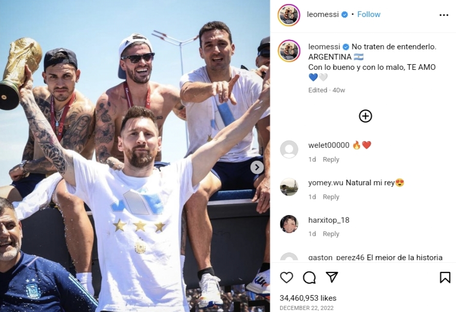 Messi holding the trophy with his team